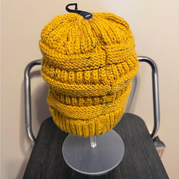 C.C. Mustard Chunky Knit Beanie Flecked NWT - Picture 3 of 4